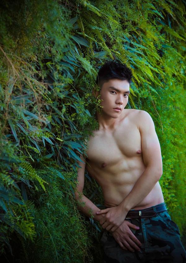 PHOTO-SET-BLUE-MAN-64---A-ZHEN-ONE-YEAR-LATER